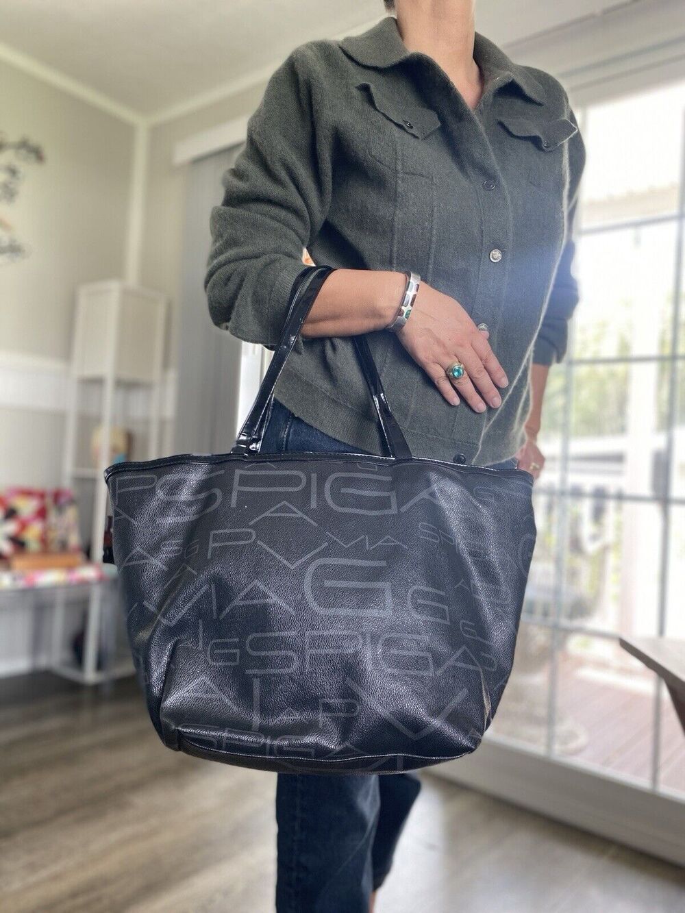 VIA SPIGA Women's Black Large Logo Tote Bag Zipper Closure Shoulder Bag Travel